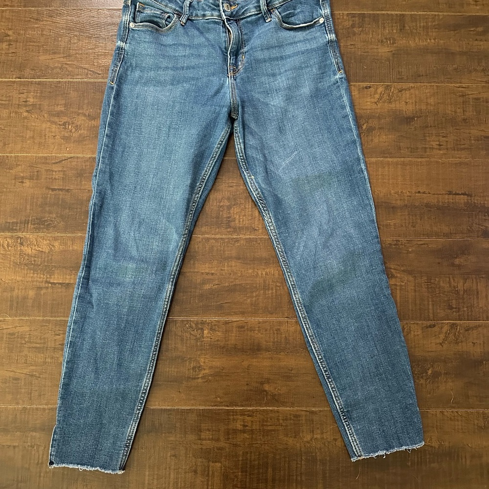 Old Navy Cropped Blue Jeans